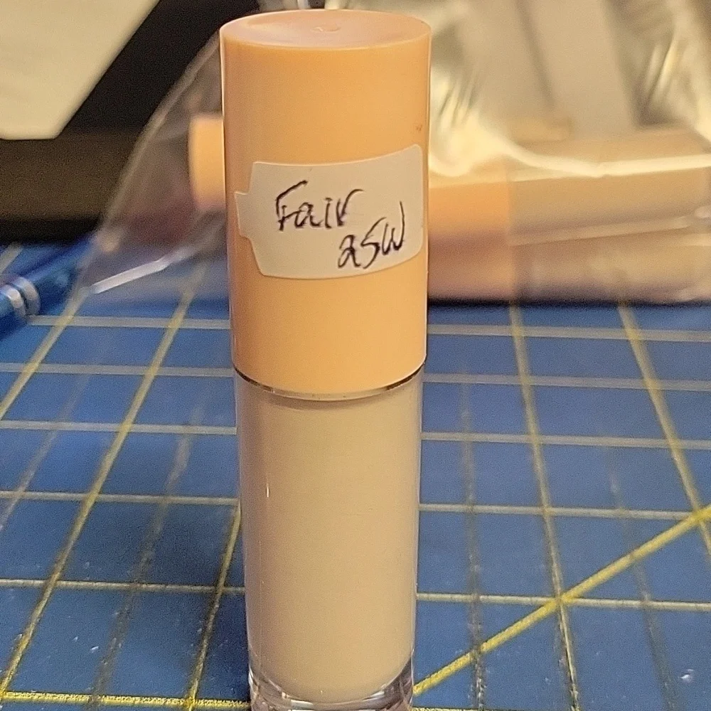 Pretty Fresh Hyaluronic Acid Hydrating Foundation New 6.5g Fair 25N